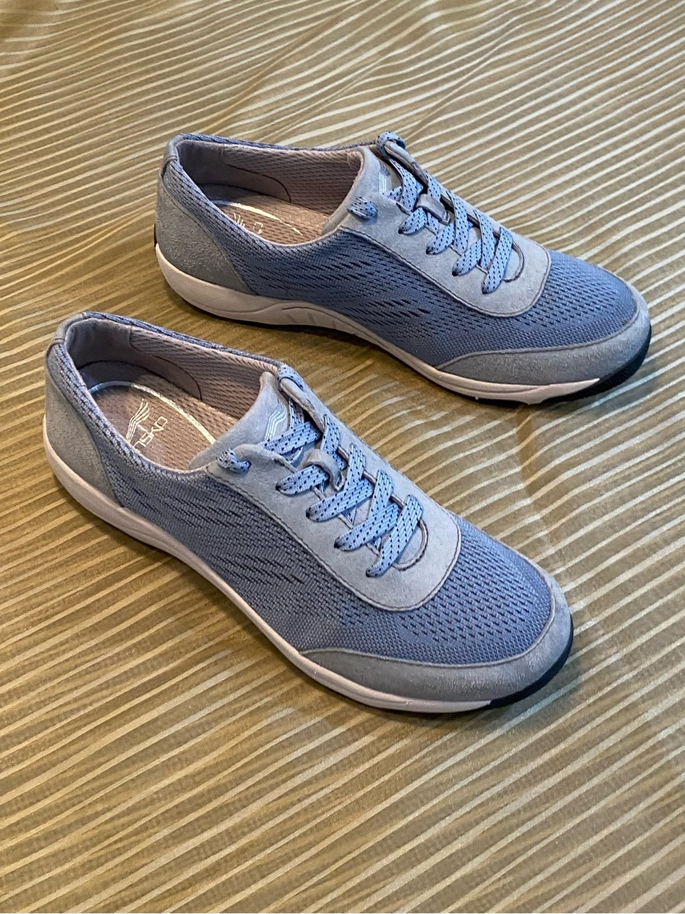 DANSKIN Light Blue Women’s Lace-Up Sneakers, size 38 (7.5 US)
